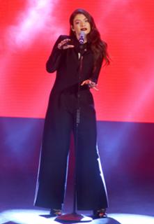 Lorde feet photo thumbnail