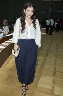 Lorde feet photo thumbnail