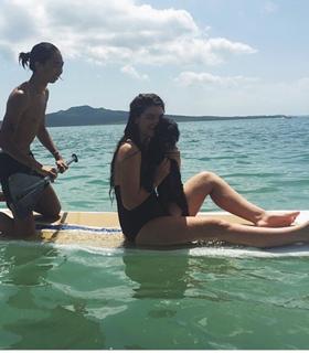 Lorde feet photo thumbnail
