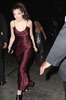 Lorde feet photo thumbnail