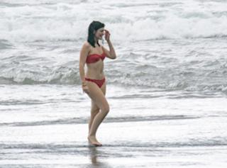 Lorde feet photo thumbnail