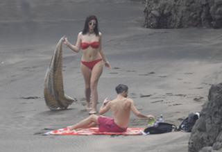 Lorde feet photo thumbnail
