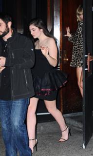 Lorde feet photo thumbnail
