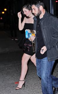Lorde feet photo thumbnail