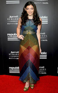 Lorde feet photo thumbnail