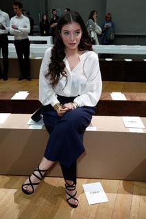 Lorde feet photo thumbnail