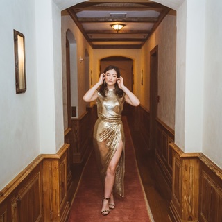 Lorde feet photo thumbnail