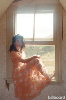 Lorde feet photo thumbnail