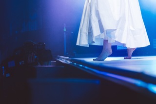Lorde feet photo thumbnail