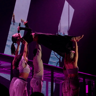 Lorde feet photo thumbnail