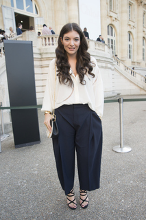 Lorde feet photo thumbnail