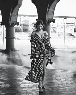 Lorde feet photo thumbnail