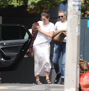 Lorde feet photo thumbnail