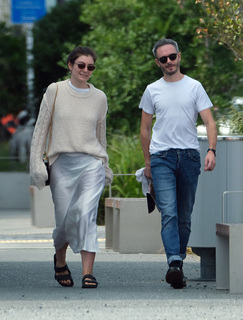 Lorde feet photo thumbnail