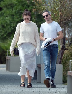 Lorde feet photo thumbnail