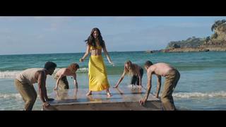 Lorde feet photo thumbnail