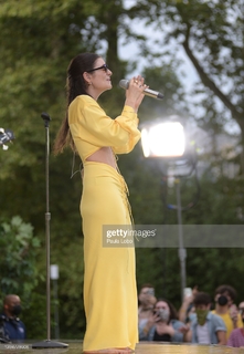 Lorde feet photo thumbnail