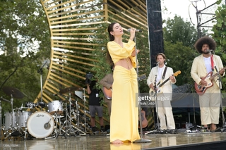 Lorde feet photo thumbnail