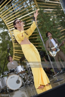 Lorde feet photo thumbnail