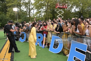 Lorde feet photo thumbnail