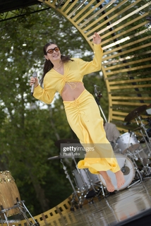 Lorde feet photo thumbnail