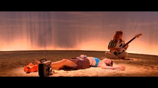 Lorde feet photo thumbnail