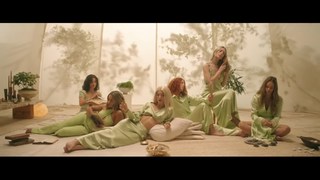 Lorde feet photo thumbnail