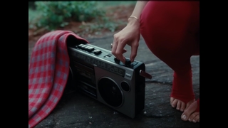 Lorde feet photo thumbnail