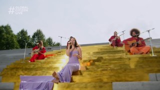 Lorde feet photo thumbnail