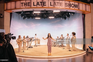 Lorde feet photo thumbnail