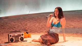 Lorde feet photo thumbnail