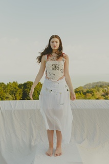 Lorde feet photo thumbnail