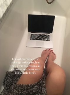Lorde feet photo thumbnail