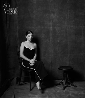 Lorde feet photo thumbnail