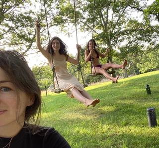 Lorde feet photo thumbnail