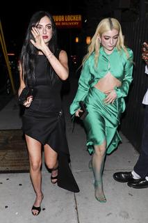 Lorde feet photo thumbnail