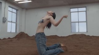 Lorde feet photo thumbnail
