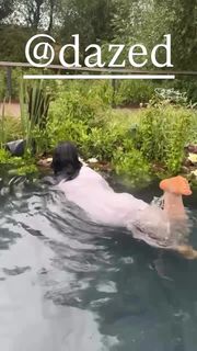 Lorde feet photo thumbnail