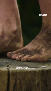 Lorde feet photo thumbnail