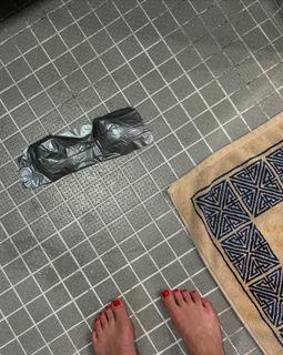 Lorde feet photo thumbnail