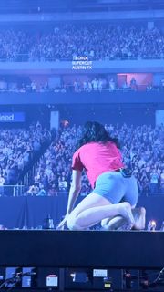 Lorde feet photo thumbnail