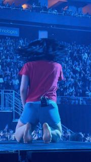 Lorde feet photo thumbnail