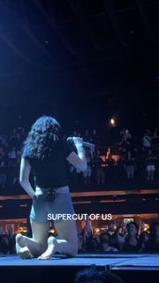 Lorde feet photo thumbnail