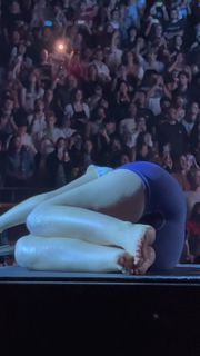 Lorde feet photo thumbnail