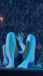 Lorde feet photo thumbnail