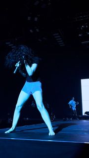 Lorde feet photo thumbnail