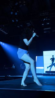 Lorde feet photo thumbnail