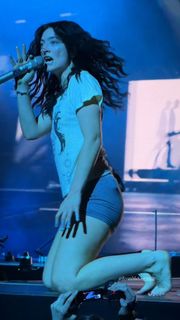 Lorde feet photo 12
