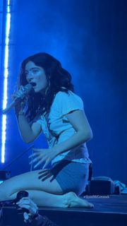 Lorde feet photo 11