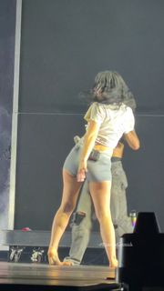 Lorde feet photo 8